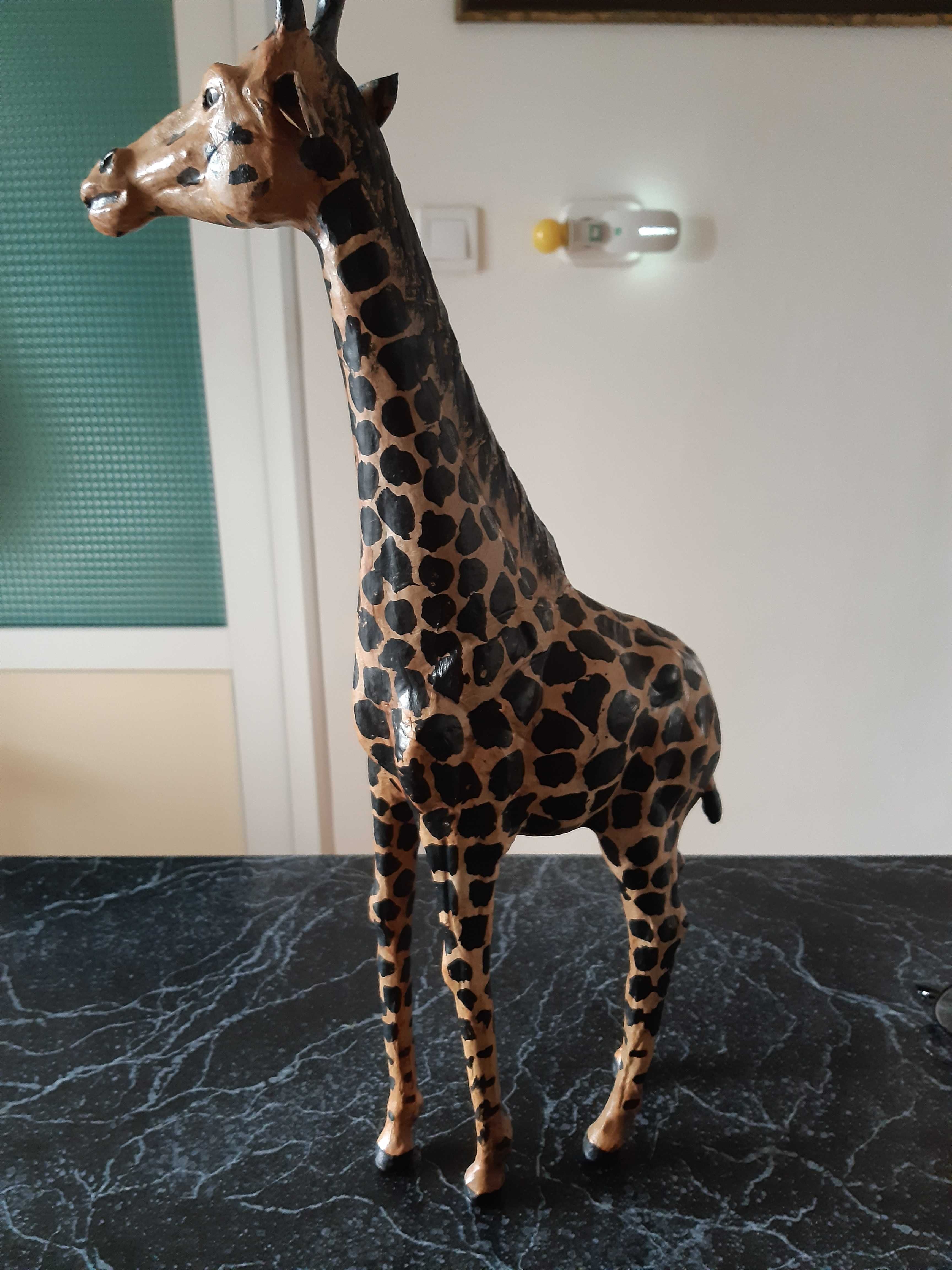 Girafa din lemn imbracata in piele, inalt 49cm,