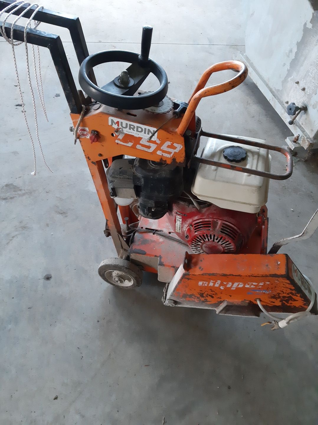 Masină tăiat beton Clipper C 99 honda