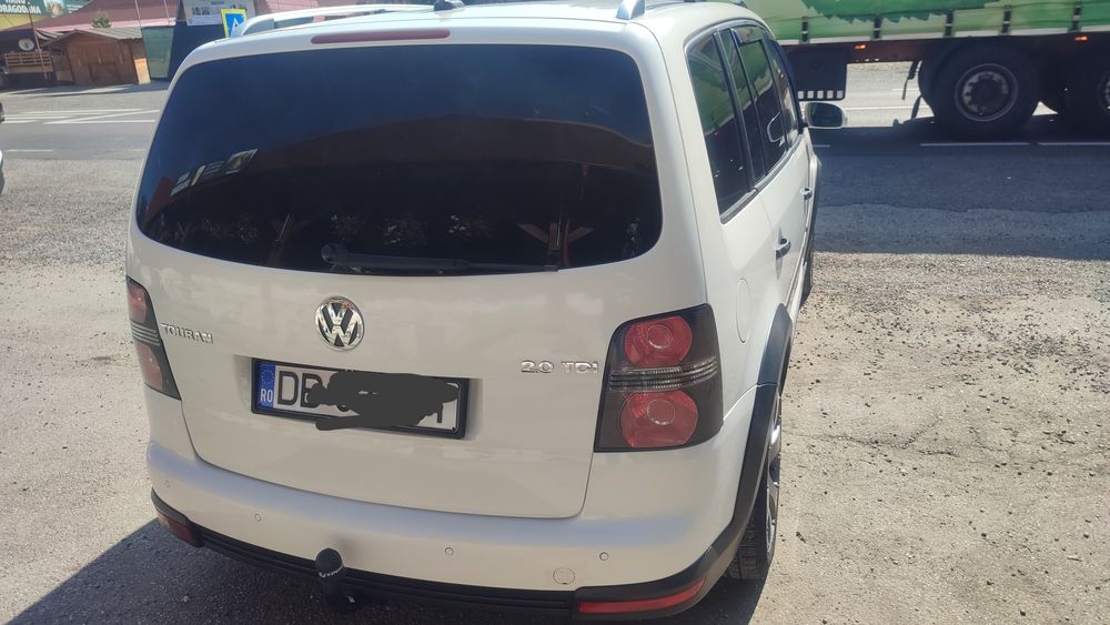 Touran Cross motor:2.0 tdi.