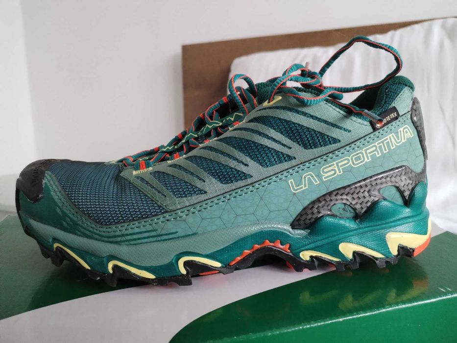 De vînzare, adidași, marca La Sportiva