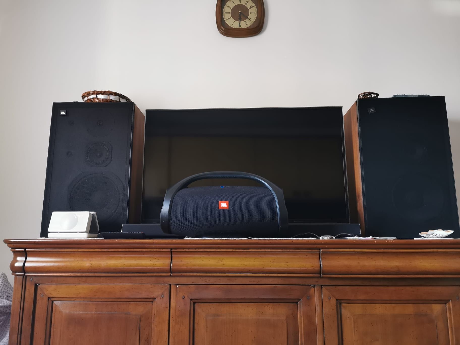 L 110 JBL , Eon 200 , Boombox , Sat 10