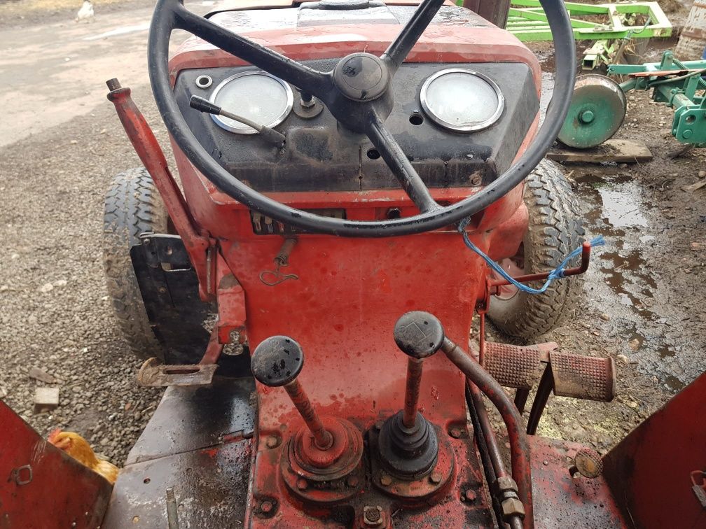 Vând tractor internațional 523