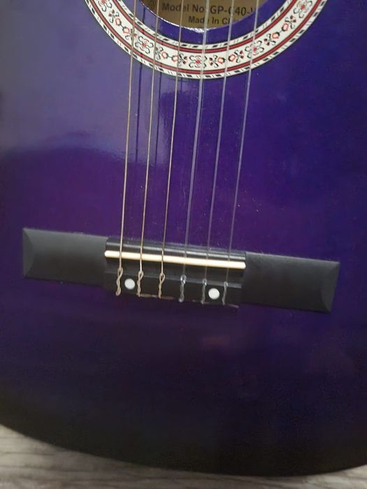 Vind chitara perfect funcțională