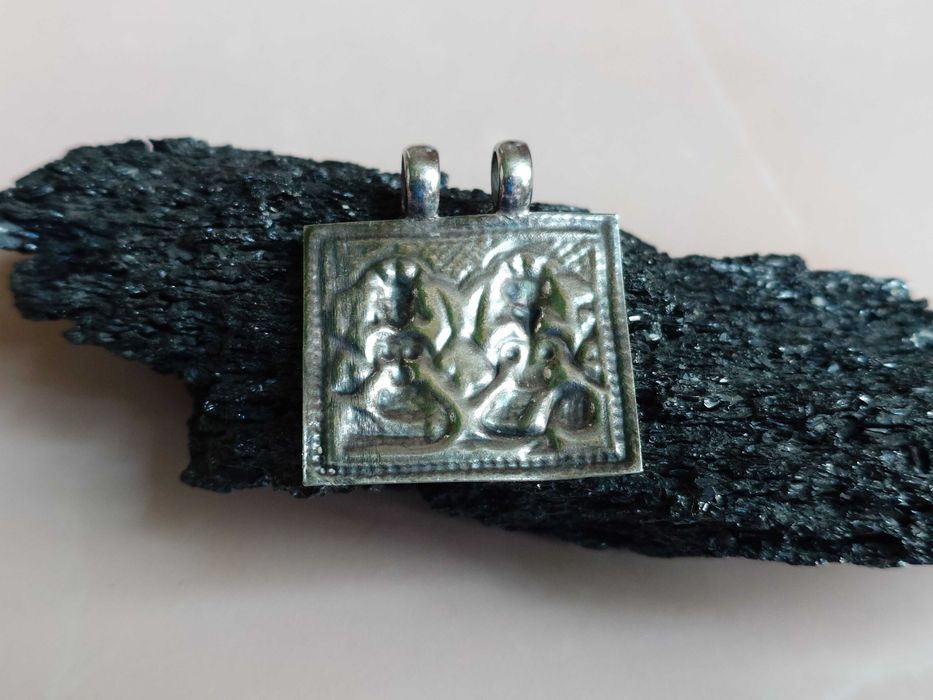 Pandantiv hindus India cu reprezentarea lui Ganesh si a lui Parvati