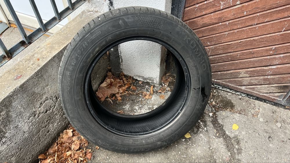 Зимни гуми KUMHO за джип 235.60.18 ДОТ 2021г.карани са малко.Перфектни
