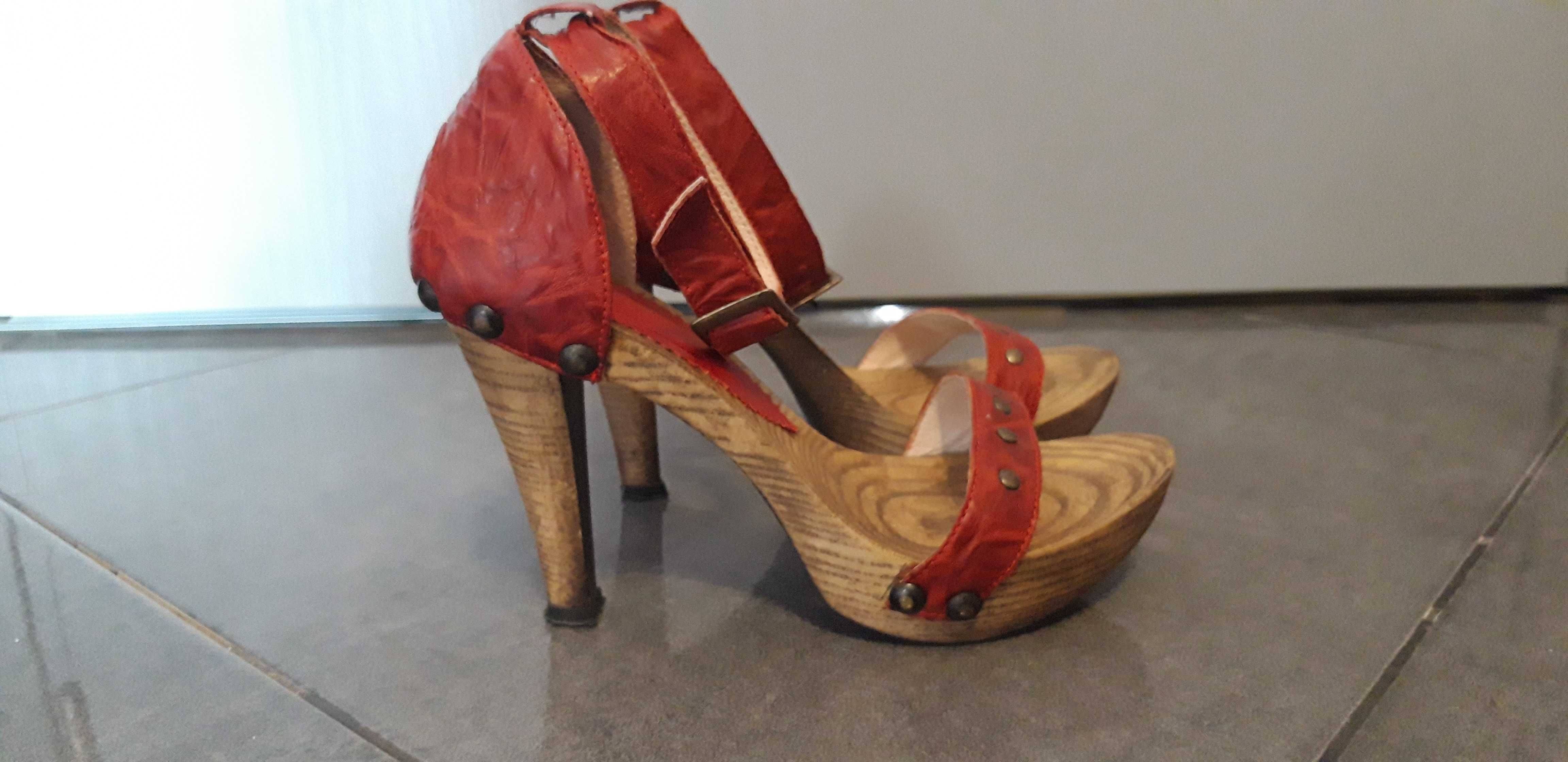 Дамски червени сандали с висок, ток-естествена кожа
