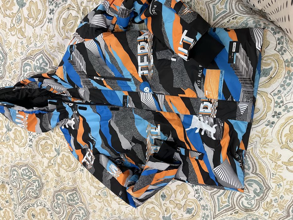 Практически новая зимняя куртка Термит