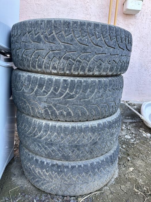 Продам шины зимние комплект