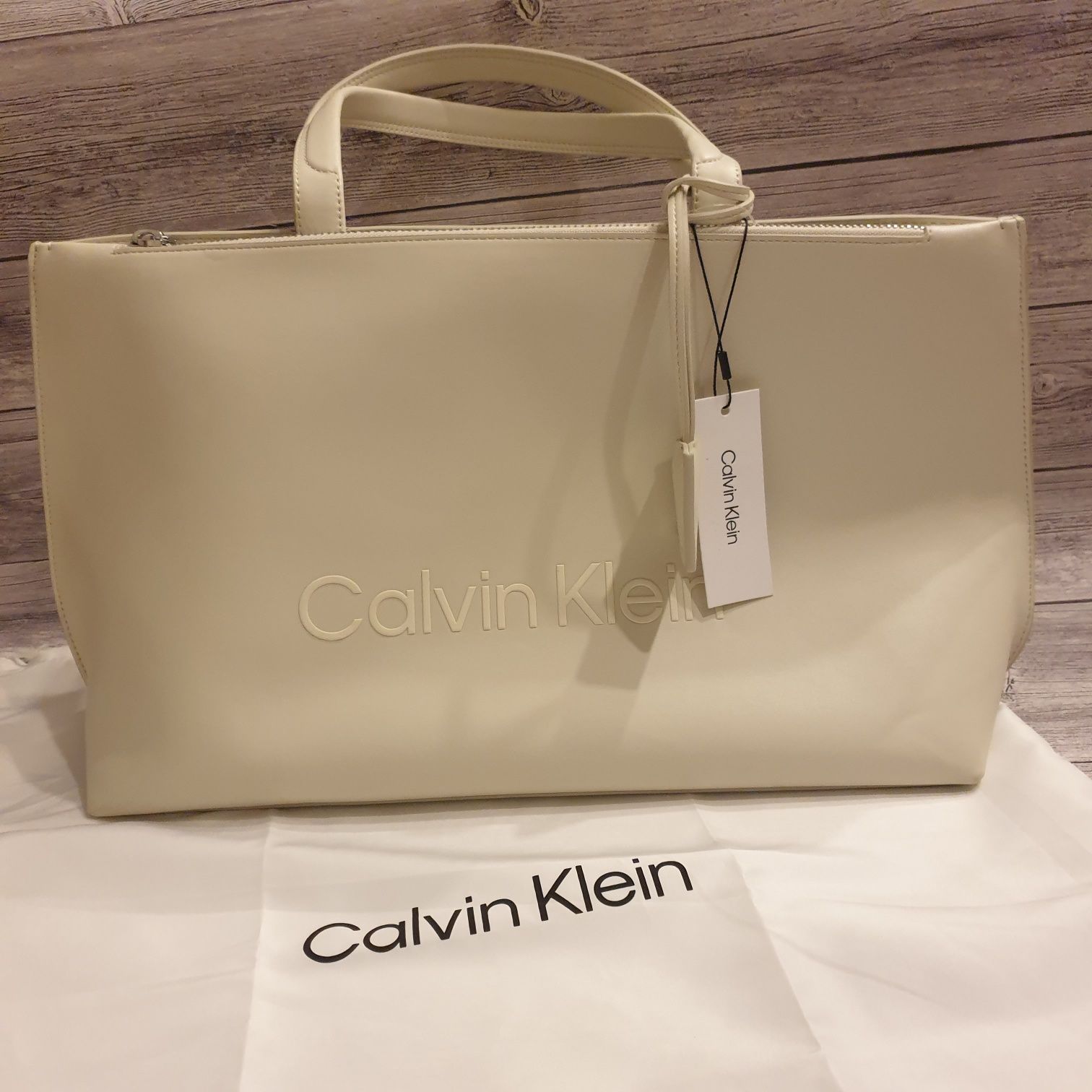 Calvin Klein чисто нова чанта