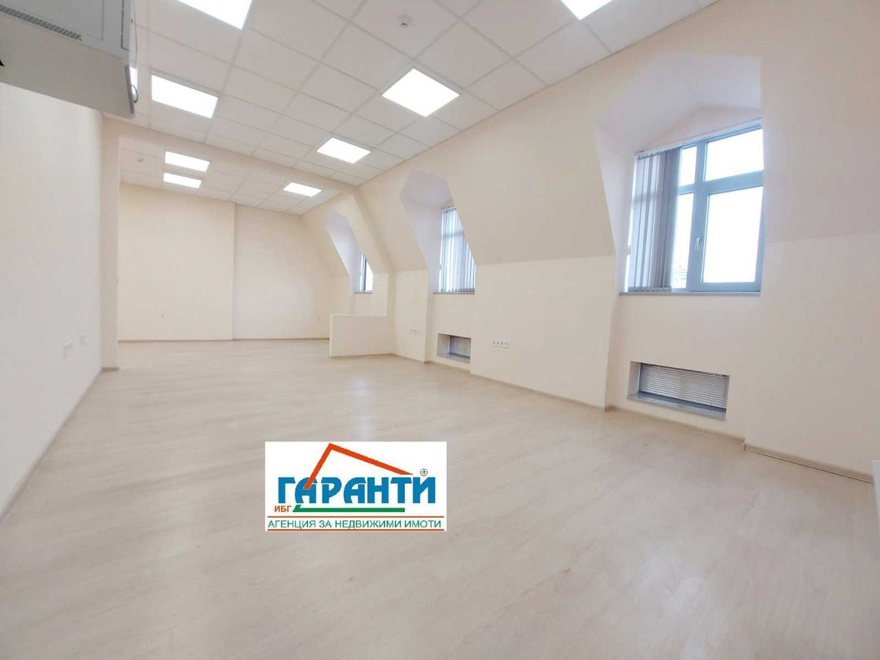 Дава се под наем Офис в Пловдив, Център - 37 кв.м за 400 € - Снимка #3