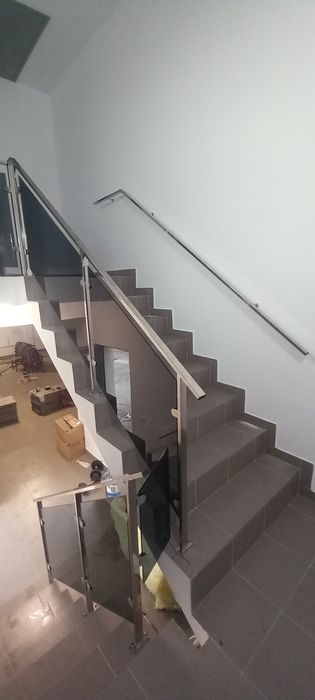 Balustrade din inox , sticla , otel .