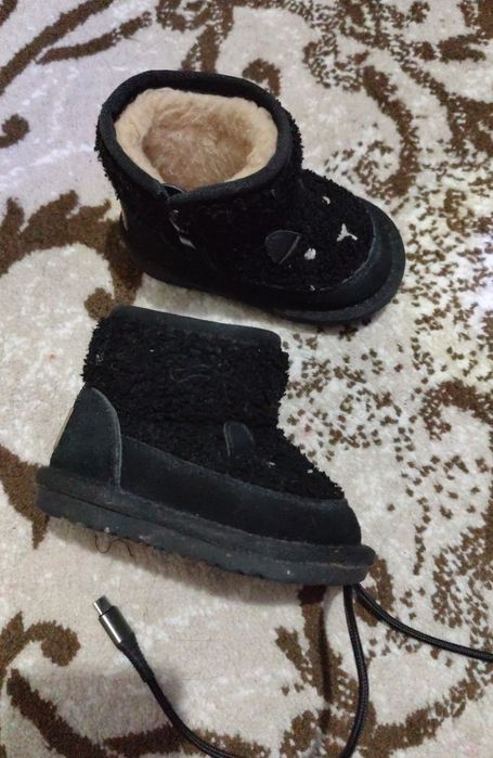 Продаю тёплую детскую зимнюю обувь для малыша/малыши до 1,5–1,6 года.