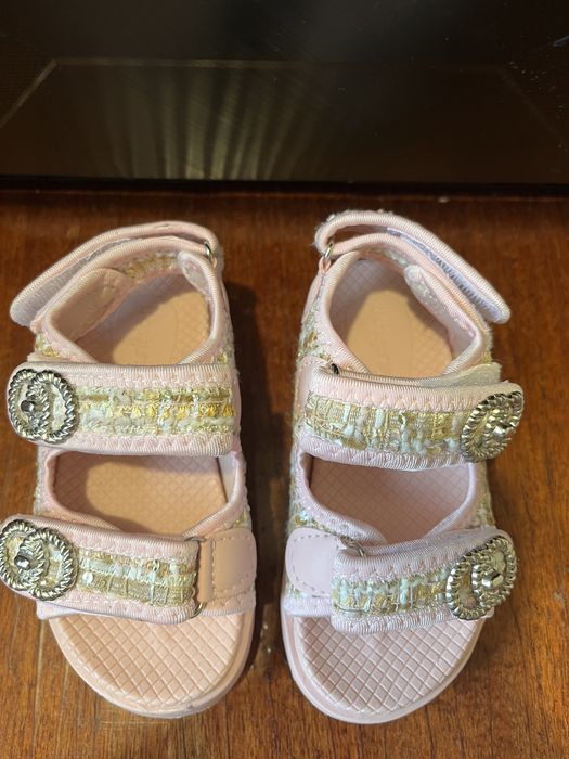 Босоножка новая 24размер