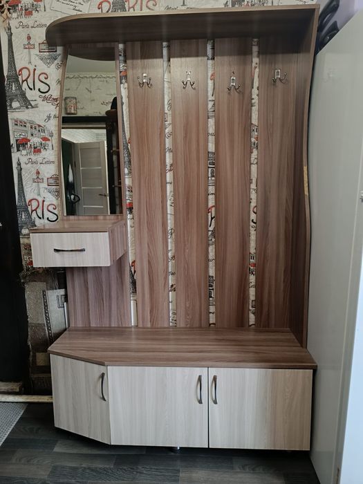 Продам прихожую б/у