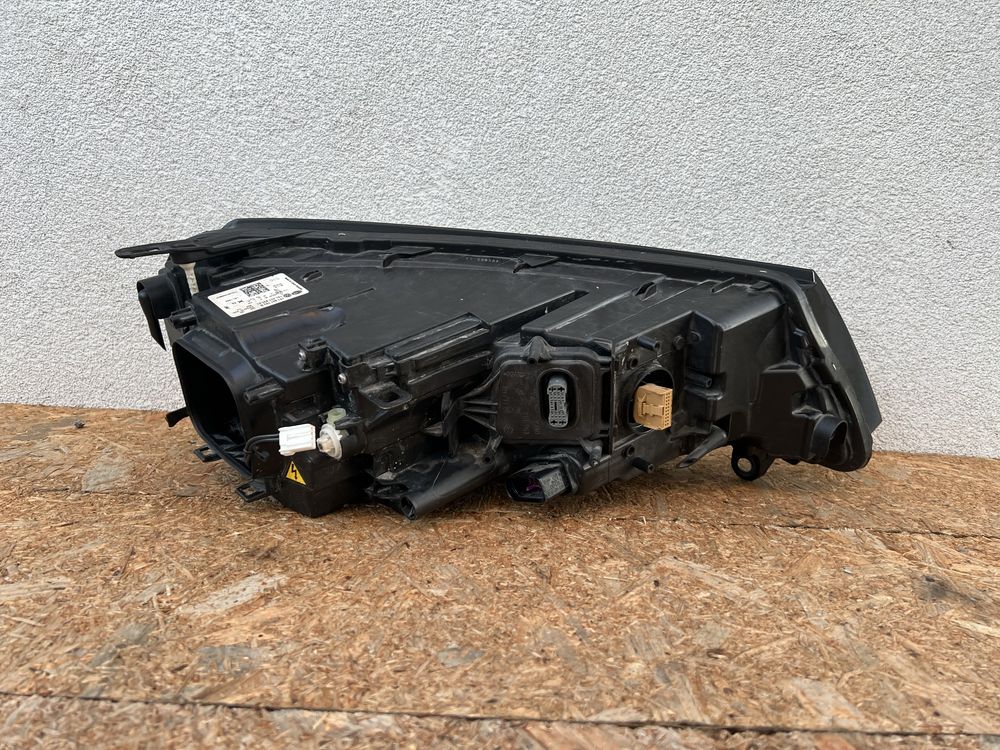 Far stanga VW Touareg 7P Facelift Xenon adaptiv + LED Original Europa