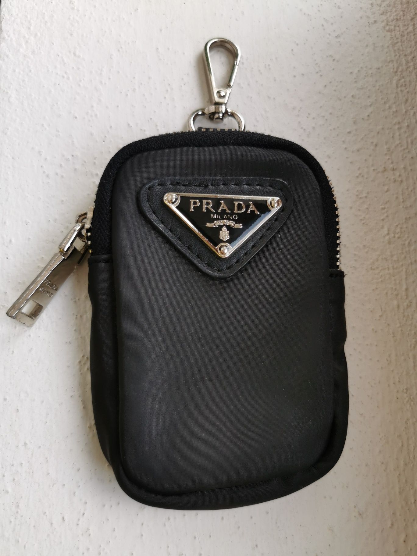 Prada pouch, într-o stare foarte bună