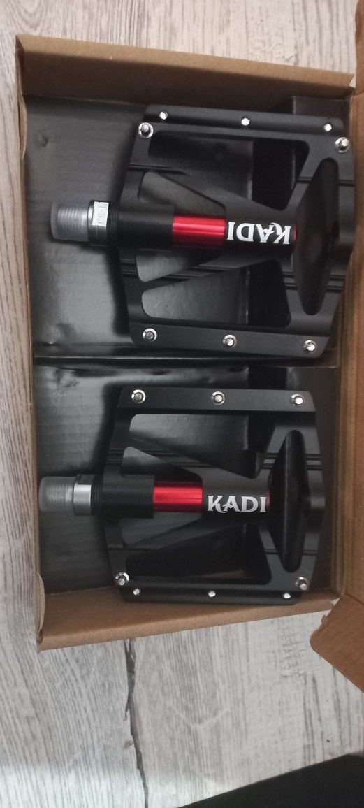 Vând pedale Kadi