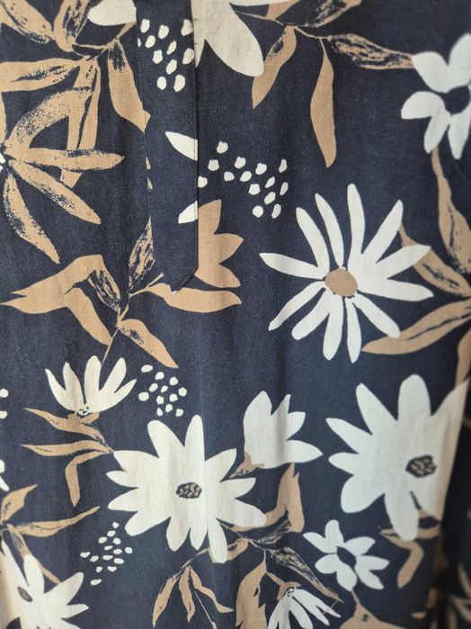 Vand rochie dama, in - vascoza, Marks&Spencer, 44, cu flori albe