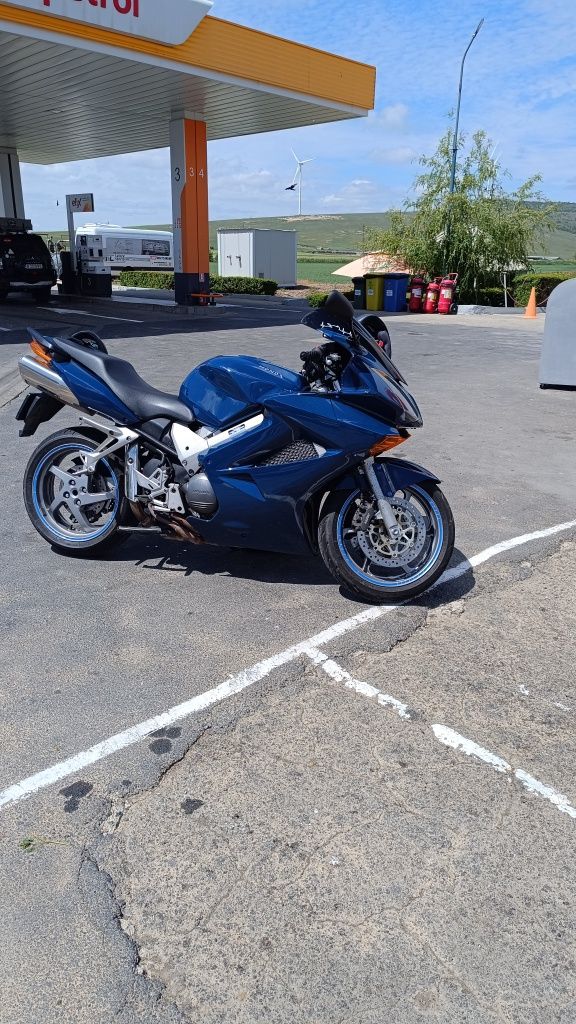 Vând sau schimb Honda vfr 800 v-tec 2005