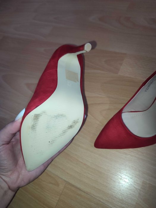 Pantofi cu toc înalt