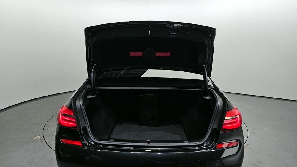 BMW 7-Series M760Li xDrive