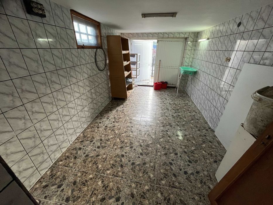 Casa de familie/vacanta + Spatii comerciale DE VANZARE