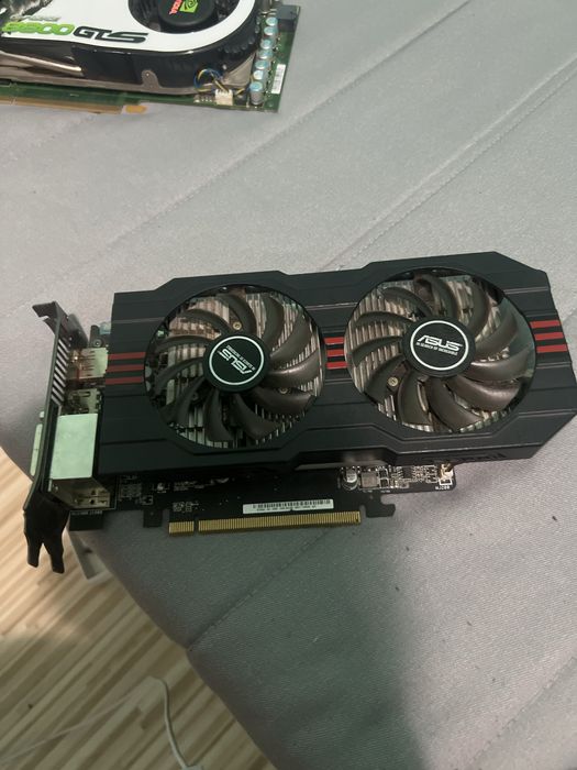 Asus R7 260x.