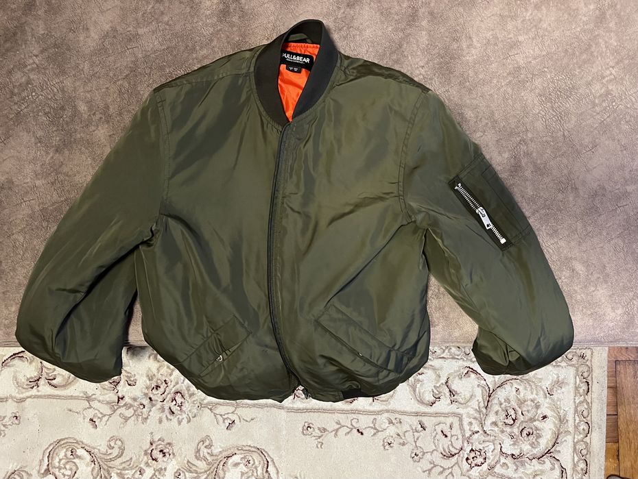 Vând geacă bomber PULL&BEAR marimea S