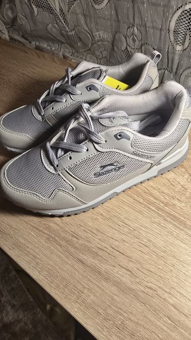 ЧИСТО НОВИ Дамски Обувки Slazenger - 37 номер