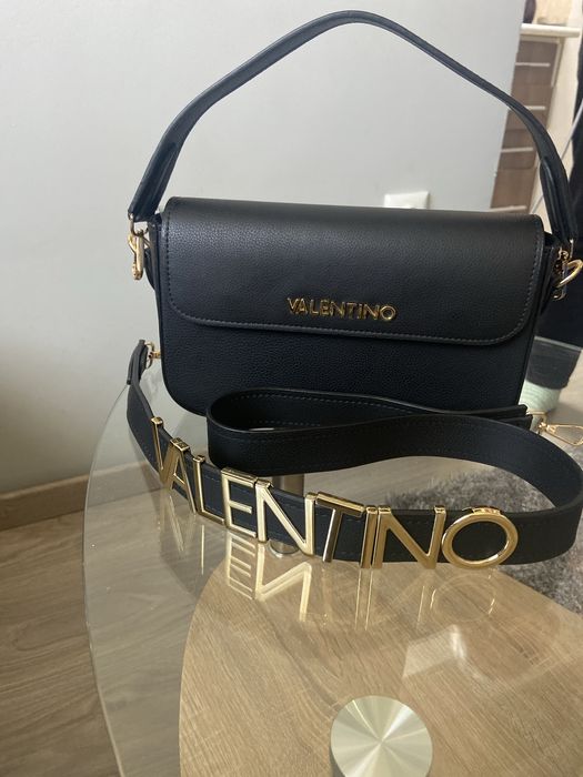 Vand geanta Valentino noua!