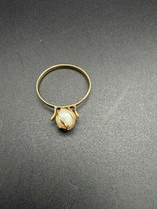 Dracula Amanet: Inel de aur 1,46/ 14K.