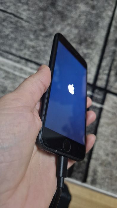 Iphone 8 folosit 1 an