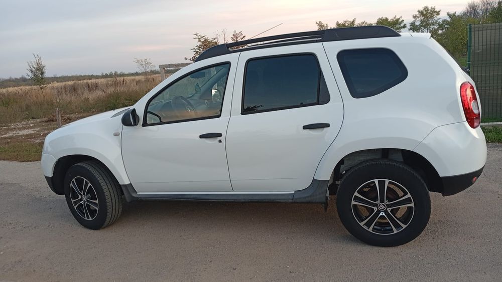 Vând Dacia Duster