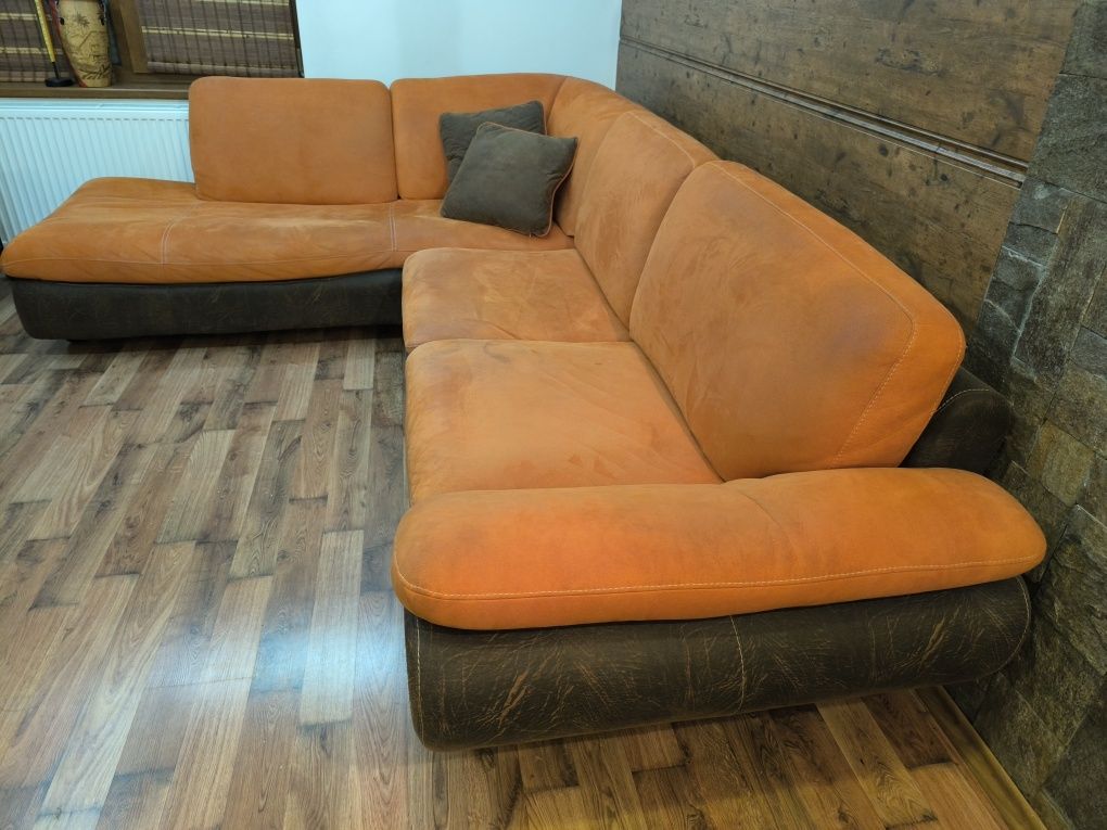 Ъглов диван без механизъм с размери 2.3 м. на 3 м.