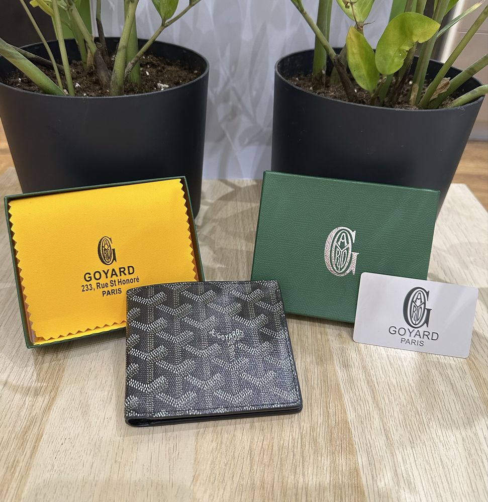 Goyard, Louis Vuitton Портфейли