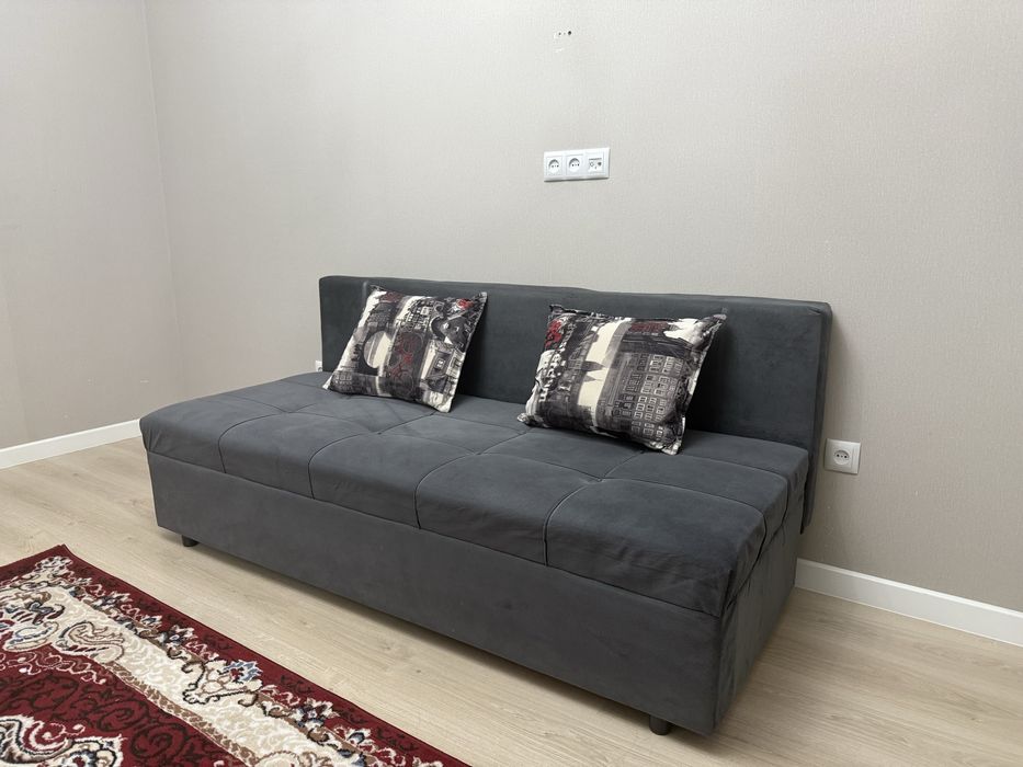 Продам диван с подушками