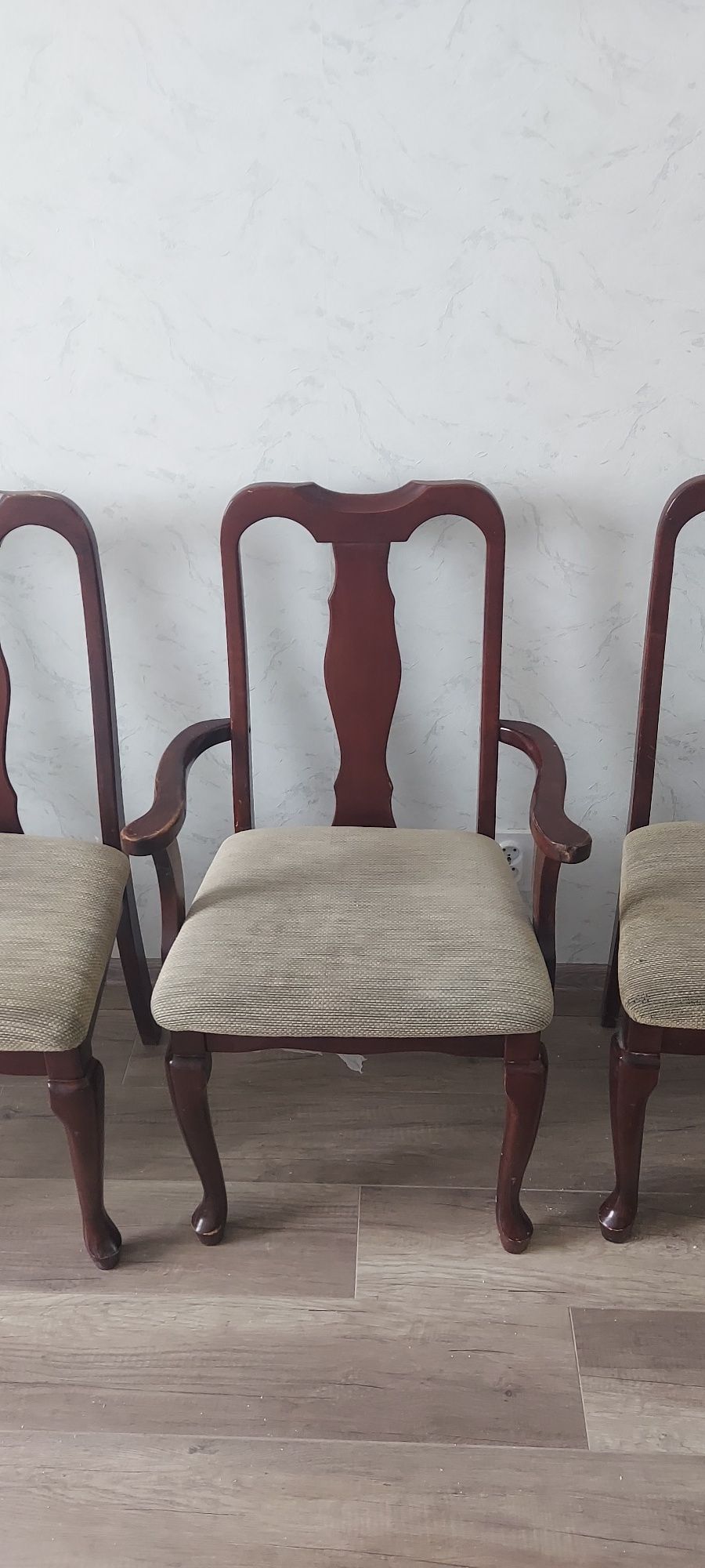 Продам деревянный стол и 6 стульев