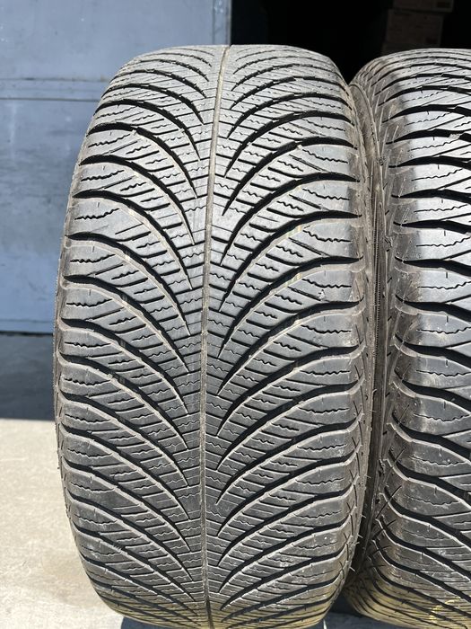 2 бр. летни гуми 215/55/17 GoodYear 6,5 mm DOT 2220