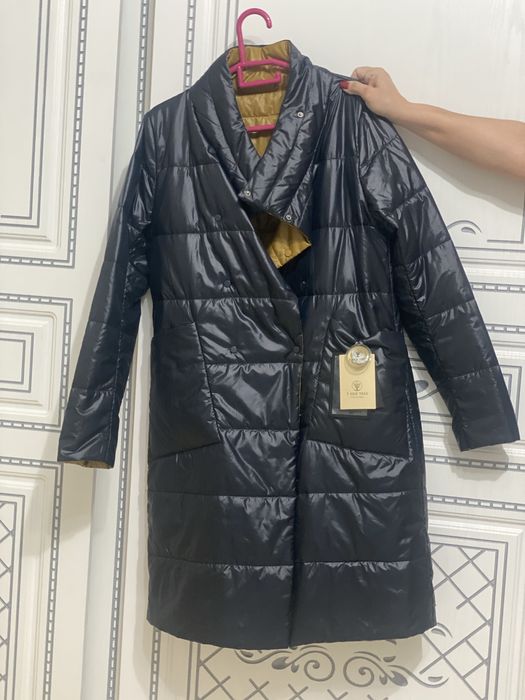 Продам женскую плащ куртку двухсторон.