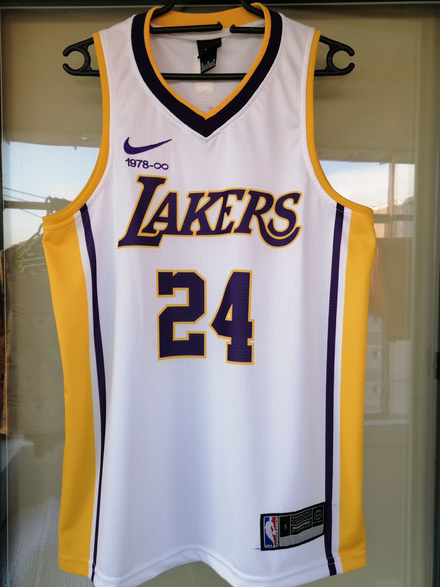 Maiou Lakers Bryant NBA