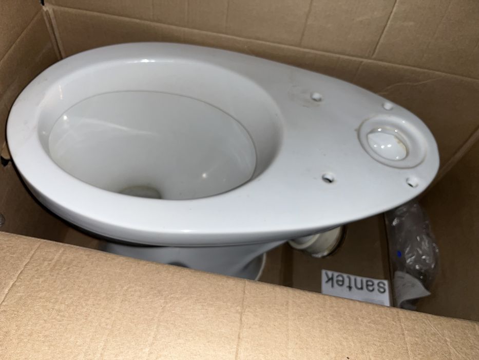 Продам б/у унитазы, бачки от унитаза, раковина(без ножки)