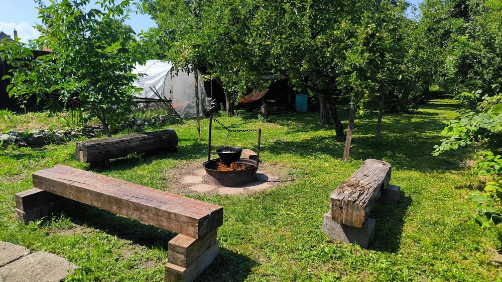 Teren cu livadă și clădiri  – Perfect pentru afaceri turistice