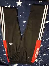 Vand pantaloni adidas,noi, marimea L pret  40 lei