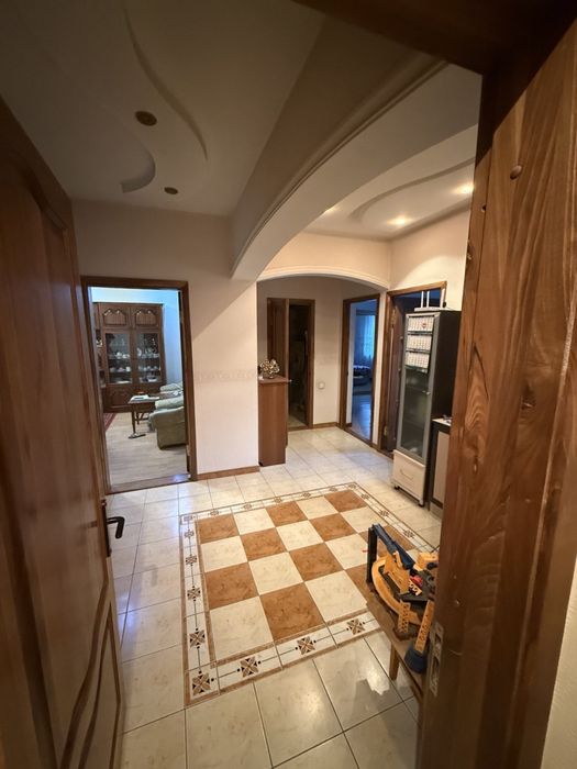 Срочно продается 4х комн. квартира Мега Планет