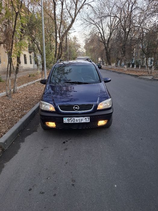 опель зафира  в идеальном состояни 7 месный