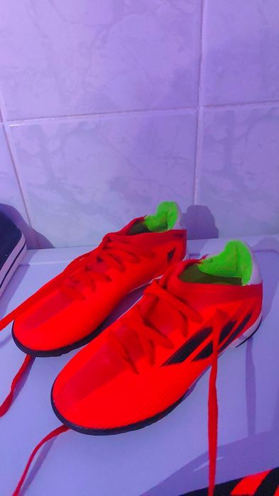 Adidași adidas cu crampoane
