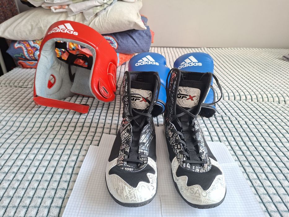 Продаю боксеркую экипировку,в хорошем состояние 12-13 лет!!!