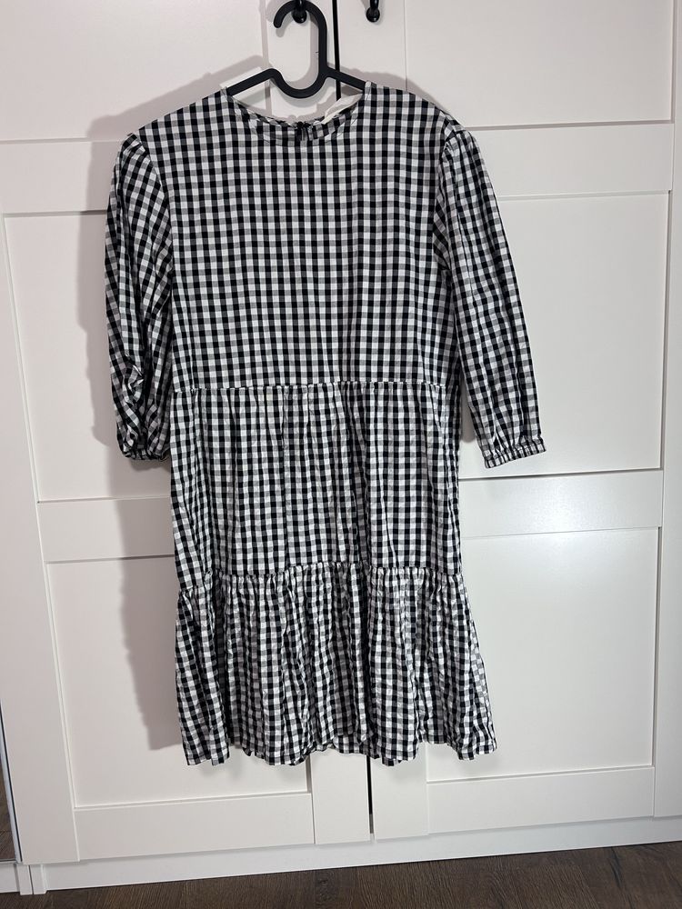 Разпродажба на рокли Zara, HM, Desigual и др.