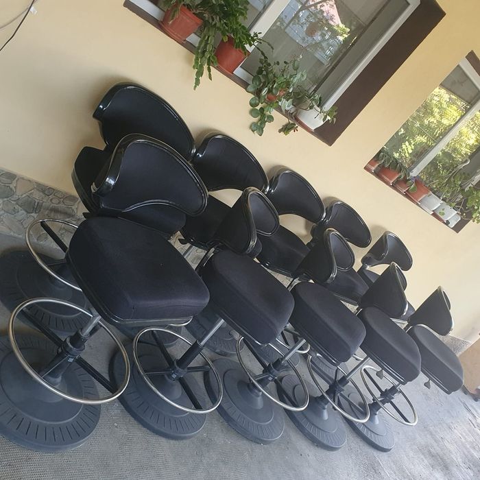 10 scaune bar aproape noi