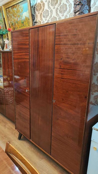 Шифонер трёхстворчатый (платяной шкаф) импортный, натуральное дерево